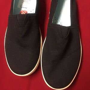 Tom’s black canvas Avalon sneaker Men size 10